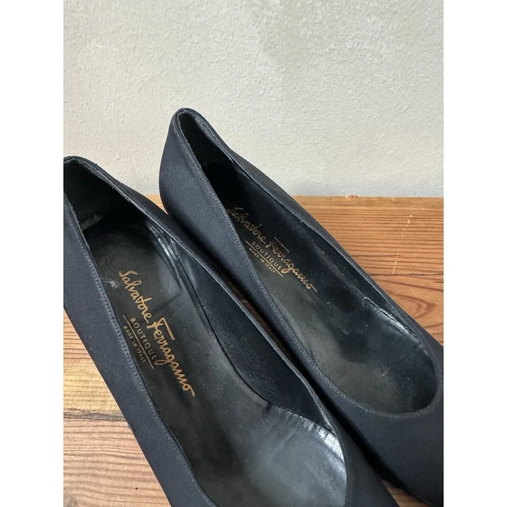 Salvatore Ferragamo Boutique Black Satin Kitten Heels Pumps Size 8 B Italy VTG